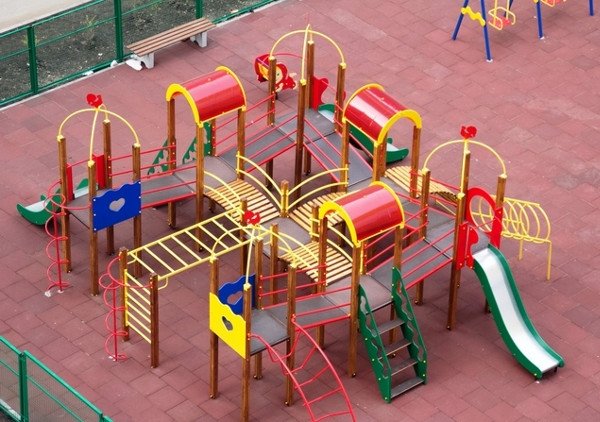 Игровые детские площадки из дерева
